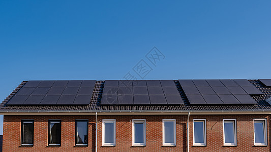 新建房屋 在屋顶上安装太阳能电池板 以遮阳天空街道邻里太阳力量住房建筑光伏技术集电极电气图片