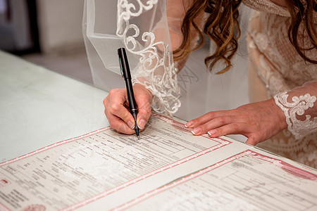 新娘在结婚证上签名 墨西哥的图片
