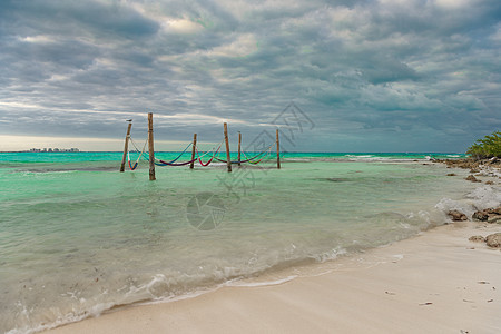 在加勒比海 墨西哥 Hammocks挂在柱子上海景天堂蓝色热带全景假期旅行海岸线海洋旅游图片