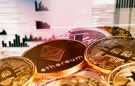使您的加密投资组合多样化 红色背景下的加密货币硬币的概念图像图片
