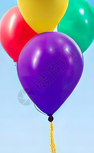 天空上多彩的气球派对周年团体纪念日自由节日庆典飞行狂欢生日图片