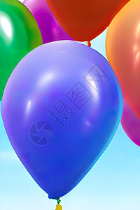 天空上多彩的气球节日狂欢派对生日周年假期自由飞行快乐团体图片