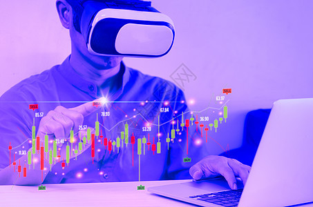 身戴VR眼镜的男子触摸虚拟屏幕透视元技术互联网连线 金融和商业投资概念 股票和加密投资基金 (续)图片