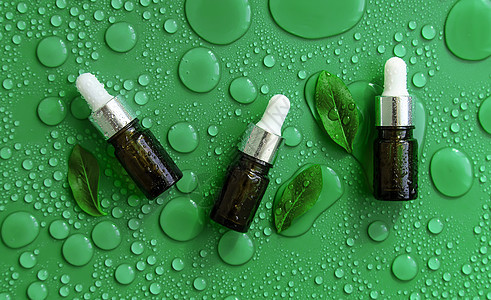瓶装化妆品和液滴水 湿润 高压酸 选择性焦点香水叶子皮肤吸管芳香横幅护理胶原瓶子绿茶图片
