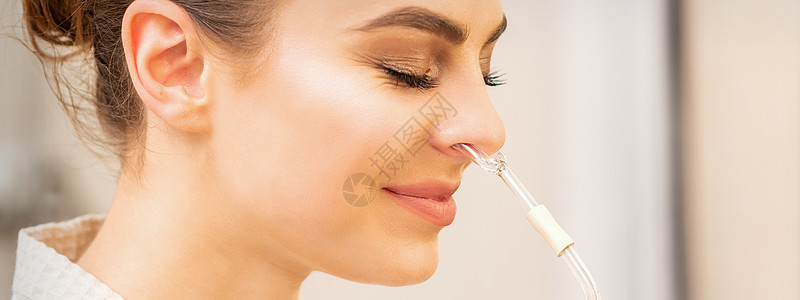 接受基本石油吸入器的妇女治疗哮喘病人鼻子女士情况药品芳香流感治愈图片