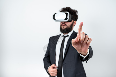 男人戴着 Vr 眼镜 用一根手指指着重要信息 有虚拟现实眼镜和显示重要信息的商务人士创新成人业务职业人士触摸屏企业家男性领带想像图片