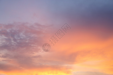 美丽的潮湿云层天空日落背景戏剧性旅行阳光地平线天气晴天太阳季节气氛天堂图片