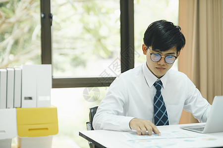 亚洲商务人士分析投资市场营销数据 贸易数据顾问风险生长商业帐户会计交换股票利润商务图片