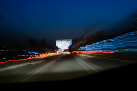 交通中的夜车长距离暴露灯光油漆运动生活绘画镜子光绘城市小时背景场景窗户图片