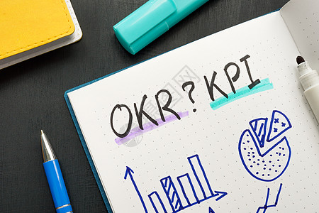 在备注的 OKR 或 KPI 和商务图表中的标记图片