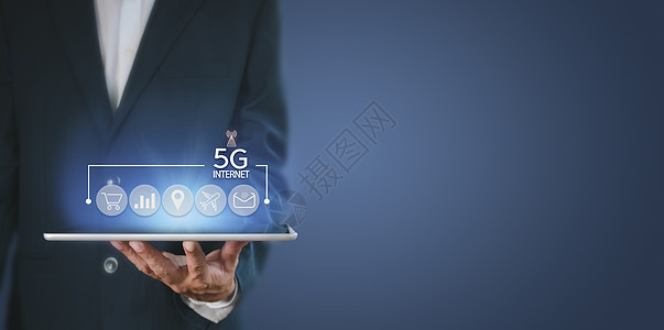 商业网络通信概念 5G 网络互联网移动无线 5g 互联网连接您手中的所有活动购物 金融 旅游 位置 联系人等与复制空间横幅速度电图片