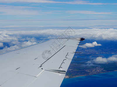 飞机离开火奴鲁鲁的空中高空飞航图片