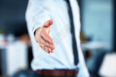 欢迎来到公司 一位无与伦比的商务人士 伸出手握手握手 举手图片