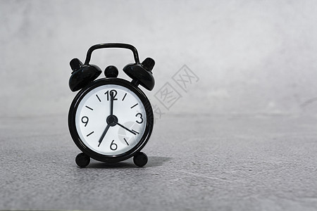 黑色闹钟被隔离 时间定在7点 期限计划图片