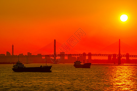 横滨市风景的夜视和货船轮光影美景交通阴影建筑海面太阳血管客船港口工业图片