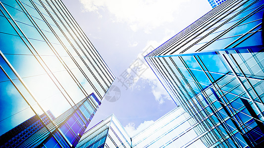 玻璃建筑经营理念 摩天大楼的玻璃立面 天窗的镜面反射 在晴朗的天空背景下带有玻璃幕墙的现代办公大楼 3d 渲染城市阳光建筑学组织图片