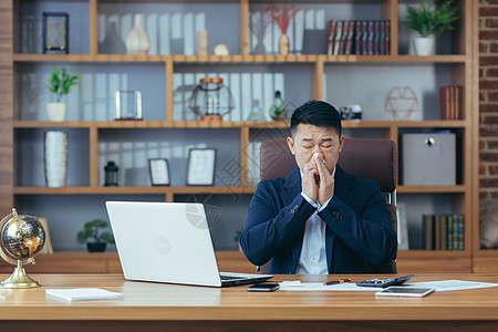 在办公室工作的商务人士 生病的亚洲人 感冒和感冒 流鼻涕过敏疾病鼻音餐巾感染鼻炎肺炎宽慰电脑商务医学图片