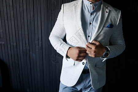时尚新郎在夹克上扣纽扣按钮商务手指办公室人士领带老板袖子婚礼阴影图片