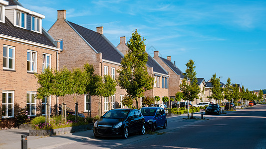 荷兰郊区拥有现代家庭住宅 在荷兰新建现代家庭住宅太阳能板建筑学窗户房地产建筑物住房财产贷款公寓邻里图片