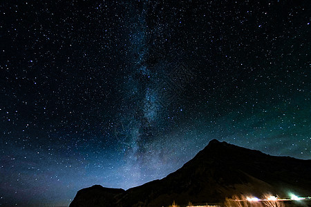 山丘和星空冰岛天文学银河系宇宙机构夜空旅行行星星星雪山星系图片