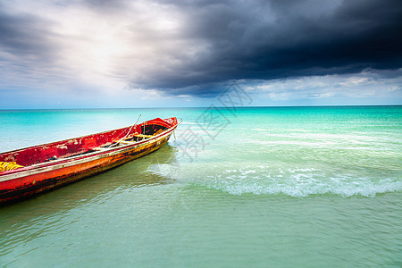 牙买加尼格里尔七里海滩 乘摩托艇在海滩上飞翔的天空风景季节旅行支撑风暴假期渔船暴风云旅游孤独图片