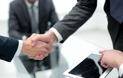 金融伙伴之间握手经济学职场进步战略手指方案技术办公室专业人员企业家图片