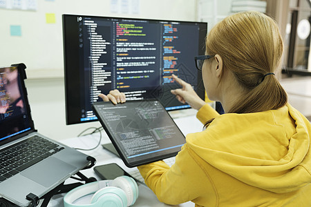 程序员是编码和编程软件桌面开发工作界面应用体验编码员项目语言代码图片