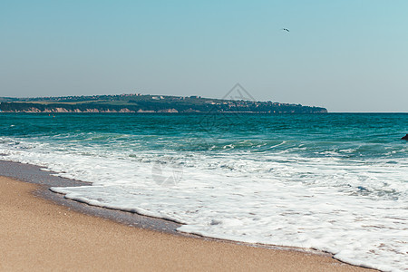 海浪忽视沙滩 夏日背景 海浪深处的沙滩风景墙纸海滩地平线冲浪支撑天空海岸太阳旅游图片