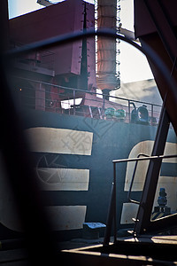 将谷物从粮食储存港装入海港的海运货船舱卸载货运建筑食物技术船运海洋血管出口港口图片