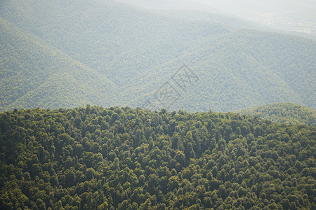 格鲁吉亚的山地景观 云层和蓝天空 山脉范围旅行天空国家仙境地平线远足环境蓝色假期风景图片