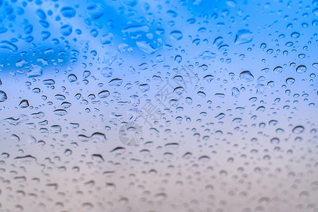 窗户上有雨滴 玻璃上有水滴 蓝音宏观飞沫天气糖果蓝色墙纸雷雨白色反射气泡图片