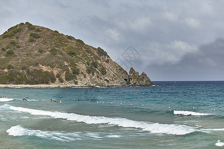 撒丁岛的蒙特特鲁诺海滩支撑海岸海岸线假期风景植被阳光海景天堂图片