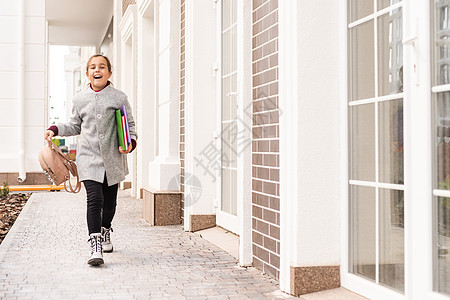 儿童女孩女学生小学生幸福眼镜知识幼儿园瞳孔青年微笑孩子女性教育图片