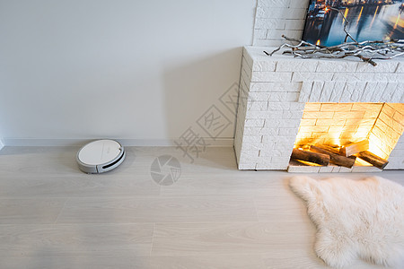 卧室木板地板上的机器人真空吸尘器家务压板活力女佣毛皮家庭木头地面灰尘机器图片