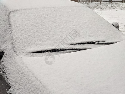 在挡风玻璃上放置冷冻汽车擦拭的贴近图像窗户雪花暴风雪速度天气季节宏观温度土地交通图片