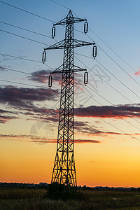 日落时带电缆的电线杆详情电气工程变电站工地高压危险技术电压力量工人图片