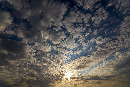 美丽的日落天空云 光辉照耀天空戏剧性季节阳光太阳墙纸气候蓝色晴天气氛图片