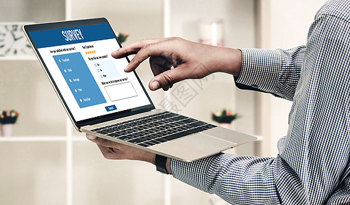 现代数字信息收集在线调查表格网上调查表工作电脑桌子用户资格就业男人监视器数据职场图片
