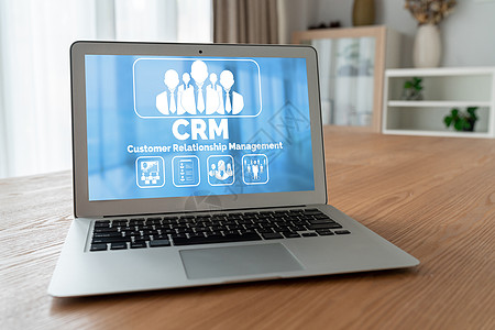 用于 CRM 业务的现代计算机上的客户关系管理系统数据男人战略客户药片商业商务展示技术小样图片