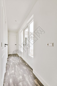 现代公寓的长走廊辉光风格大厅住宅装饰天花板压板闪电日光财产图片