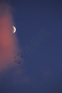 粉红云间美丽的新月亮半影太阳宇宙天空月亮圆圈隐藏阴影历史末日图片