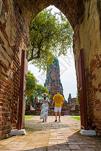 泰国Ayutthaya在夫妇男女戴帽子前往泰国Ayyuthaya雕像历史艺术文化假期历史性遗产女士建筑女孩图片