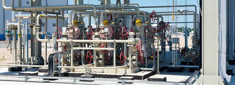 具有减压的先进减少气体厂 压力降低 供进一步使用管子管道甲烷水平烟囱化学力量结构蒸汽工业图片