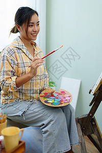 一个亚洲女人在闲暇时间设计艺术的肖像商业摄影抽屉成人想像力学生热情老师材料动机图片