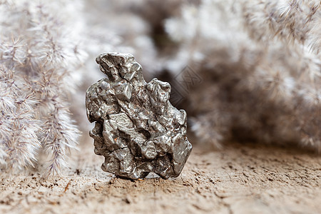地球上发现的铁陨石碎片化图片