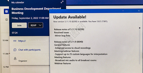 计算机屏幕上的软件信息 Technology办公室记录信使推介会桌子网络车站销售量战略笔记本图片