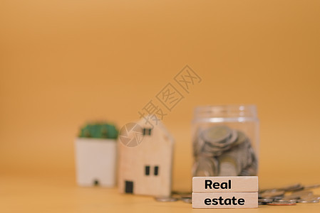 房地产概念业务 家庭保险和房地产保护 买卖房屋和房地产木立方体概念图片