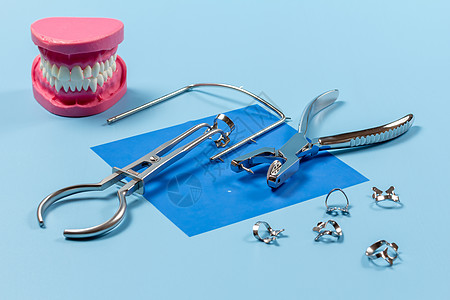 一套用于牙齿牙科护理的金属牙牙床工具药品诊所卫生医疗牙医矫正夹钳乐器治疗口腔科图片