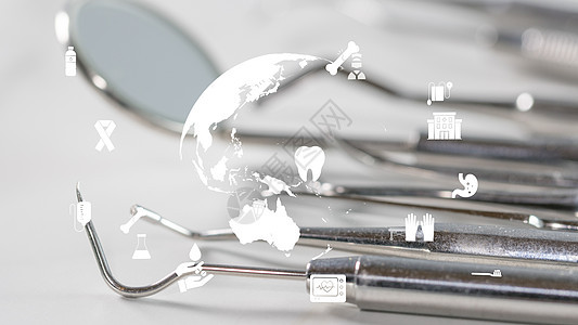 白色背景的一套牙医工具组图片