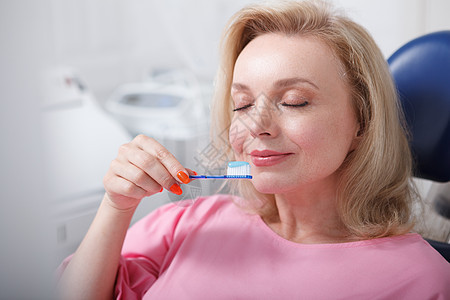 牙科诊所的孕妇治疗牙齿牙膏假牙卫生药品牙刷口腔科护理牙医图片